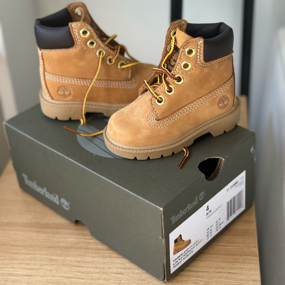 Timberland Classic Waterproof Brown Boots Size 4